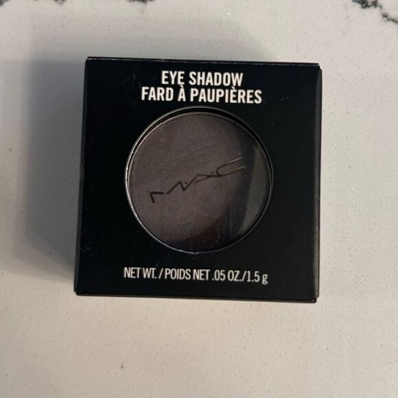 NWT Mac eye shadow - Picture 2 of 3